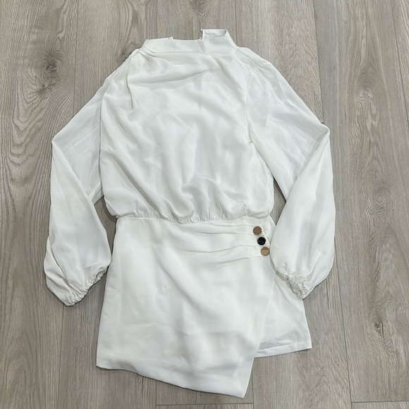 DO + BE white romper. Never worn. - Picture 1 of 4